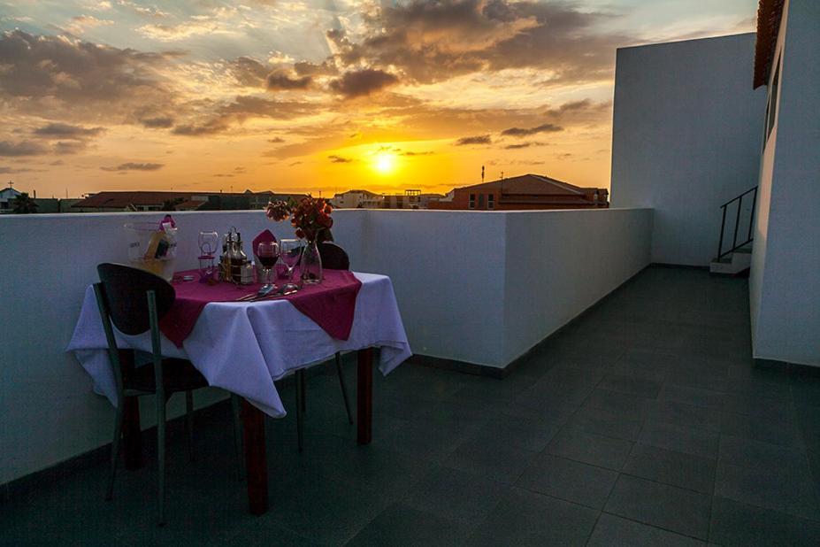Hotel Central Sal Santa Maria Extérieur photo